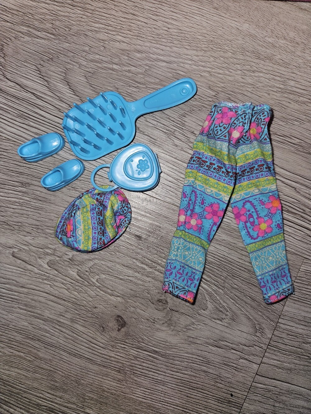 2000 Barbie "Flower Power" Outfit & Accessories